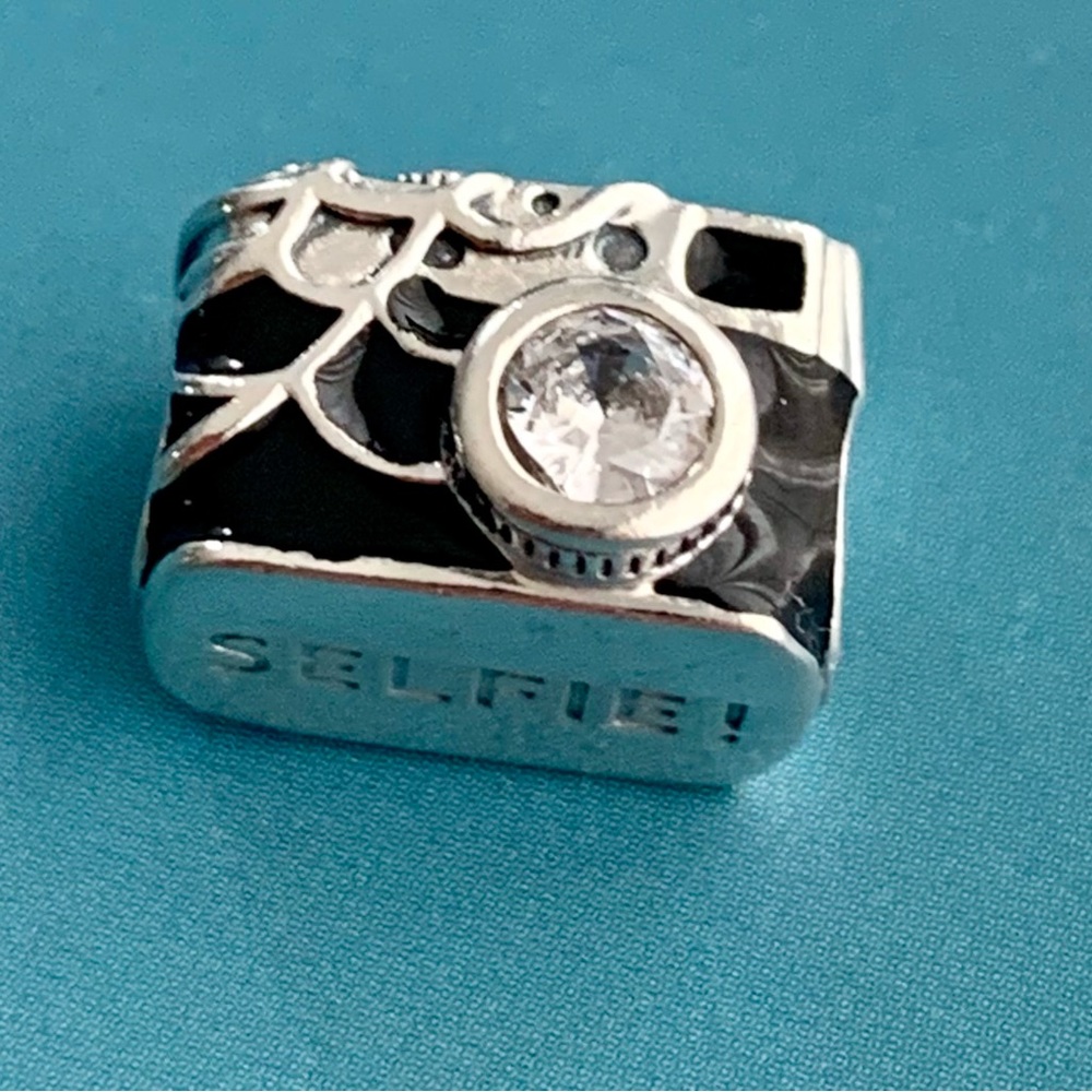Pandora Marvel Spider-Man Selfie charm
